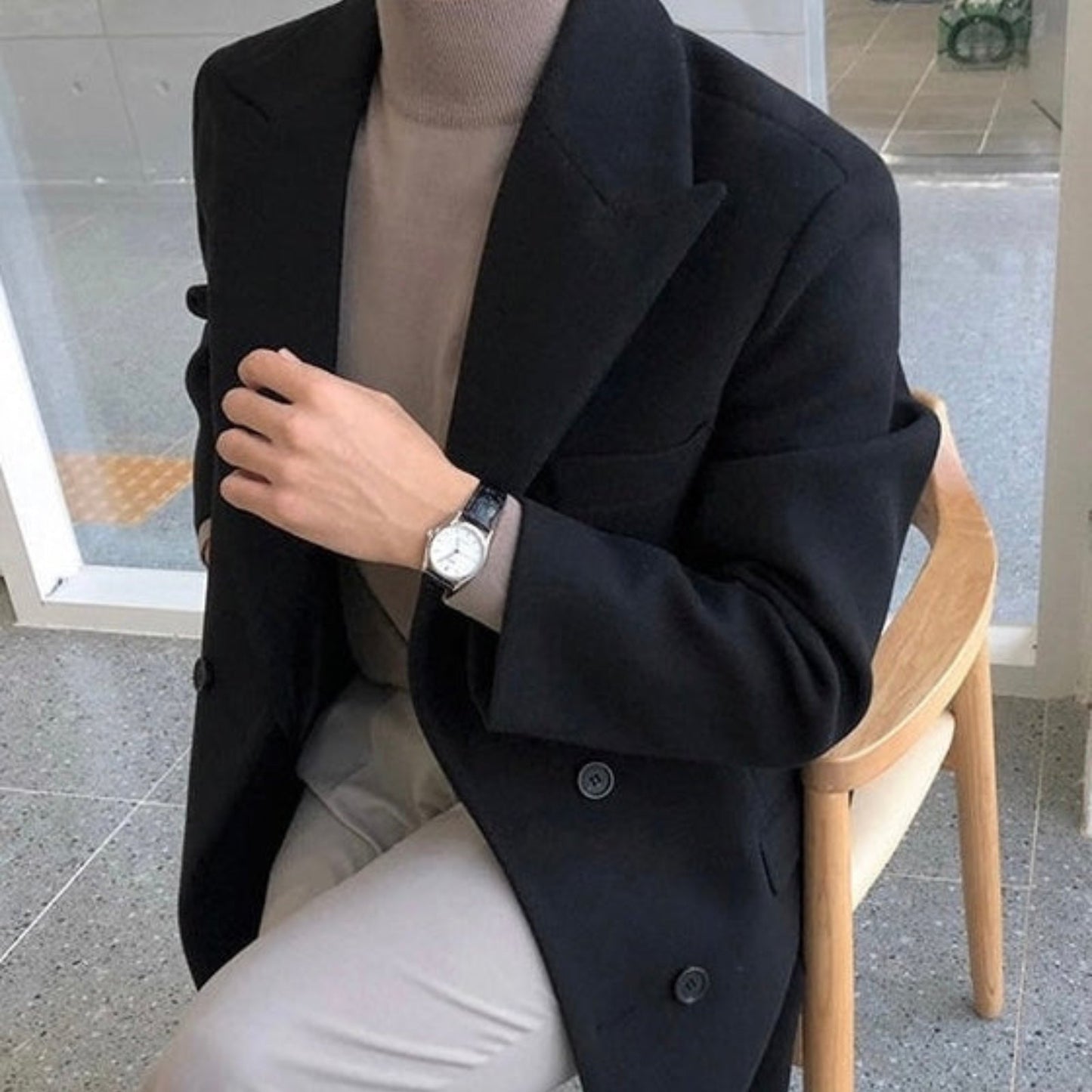 Elegante jas met dubbele rij knopen