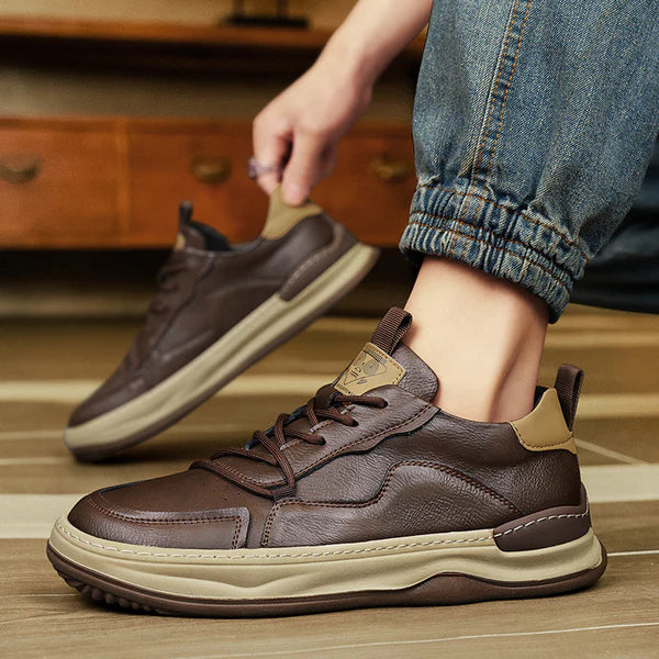 Leren schoenen met hoge zolen
