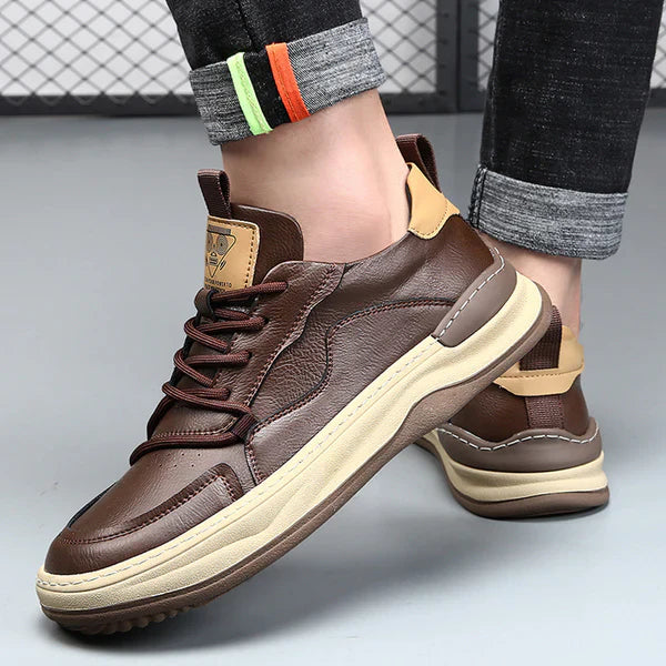 Leren schoenen met hoge zolen