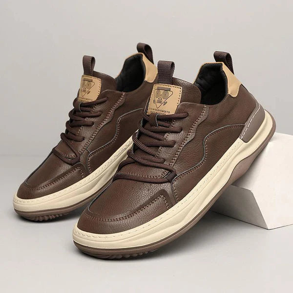 Leren schoenen met hoge zolen