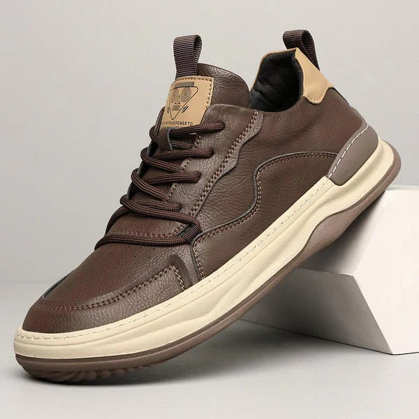 Leren schoenen met hoge zolen