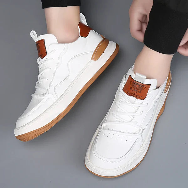 Leren schoenen met hoge zolen