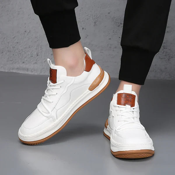 Leren schoenen met hoge zolen